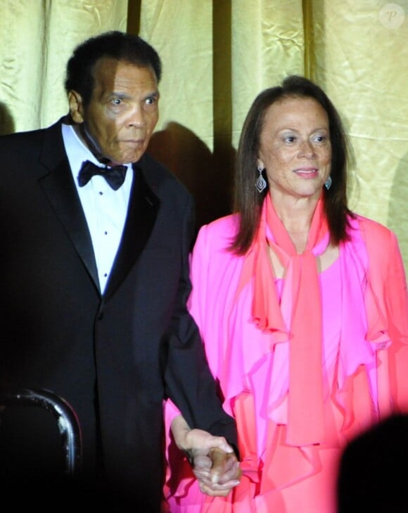 Muhammad Ali et sa femme lors de la soirée de charité Mohamed Ali Celebrity Fight Night à Phoenix en Arizona, le 23 mars 2013.