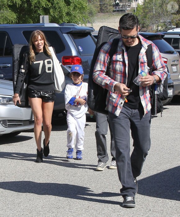 LeAnn Rimes et Eddie Cibrian vont assister à un match de baseball de Jake, le fils d'Eddie, à Los Angeles, le 23 mars 2013. Le second fils d'Eddie, Mason, est également présent pour encourager son frère.