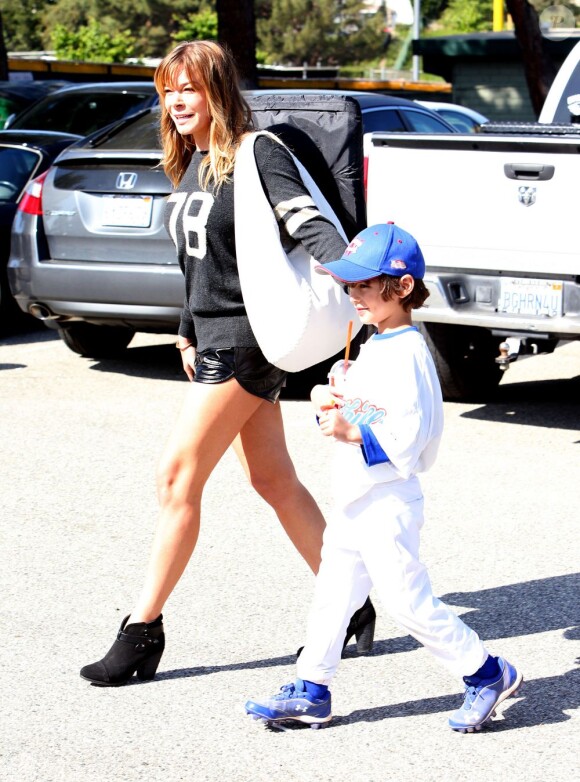 LeAnn Rimes et Eddie Cibrian vont assister au match de baseball de Jake, le fils d'Eddie, à Los Angeles, le 23 mars 2013. Le second fils d'Eddie, Mason, est également présent pour encourager son frère.