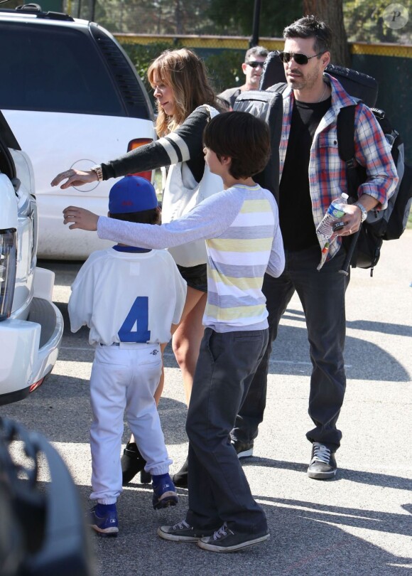 LeAnn Rimes et Eddie Cibrian vont assister au match de baseball de Jake, le fils d'Eddie, à Los Angeles, le 23 mars 2013. Le second fils d'Eddie, Mason, est également présent pour encourager son frère.