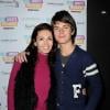 Adeline Blondieau et son fils Aïtor lors de l'avant-première des Amants passagers à Paris le 26 mars 2013