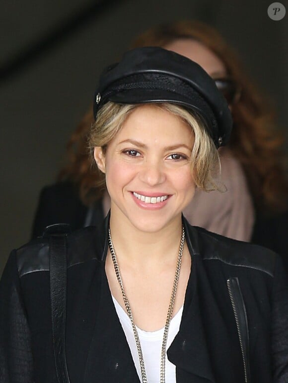 Bonne nouvelle pour les fans ! La chanteuse Shakira arrive à l'aéroport du Bourget le 27 mars 2013 et doit rencontrer ses fans au Sephora des Champs-Elysées pour la sortie en France de ses parfums.