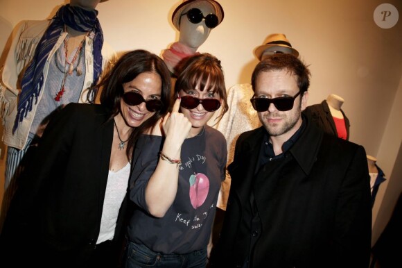 Juliette Swildens, Elodie Hesme et Jonathan Zaccaï, Exclusif - Présentation de la première collection de lunettes Swildens dans l'une des boutiques de la marque située rue de Poitou à Paris, le 28 mars 2013.