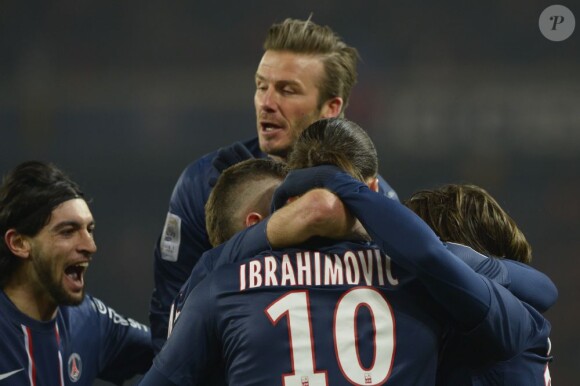 Kevin Gameiro félicité par Ibrahimovic, Beckham et Pastore après avoir marqué l'unique but de la rencontre PSG - Montpellier au Parc des Princes, Paris, le 29 mars 2013.