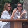 Exclusif - Eau, bière et tequila : Cindy Crawford et son mari Rande Gerber, surpris en plein apéro avec un couple d'amis, s'en donnent à coeur joie en ce week-end de Pâques. Cabo San Lucas, le 30 mars 2013.