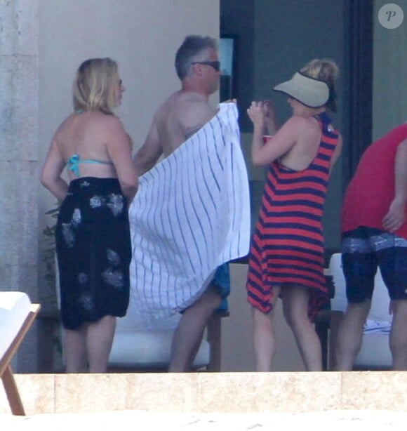 Matt Leblanc et sa compagne Andrea Anders sont allés passer le week-end de Pâques à Cabo San Lucas pour profiter du soleil et de la piscine. Le 30 mars 2013.