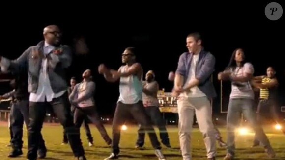Pom poms, le nouveau clip des Jonas Brothers a été dévoilé, lundi 1er avril 2013.