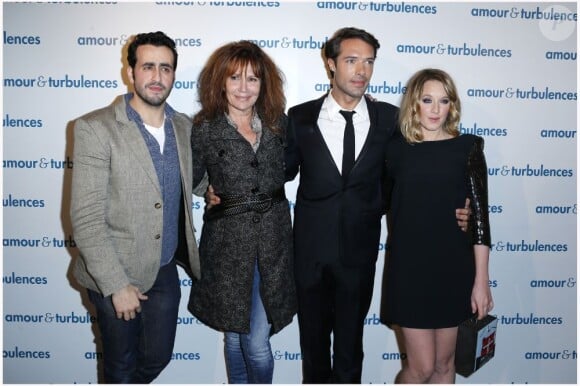 Jonathan Cohen, Clémentine Célarié, Nicolas Bedos et Ludivine Sagnier, les acteurs du film à la première du film Amour et Turbulences à Paris, le 18 mars 2013.
