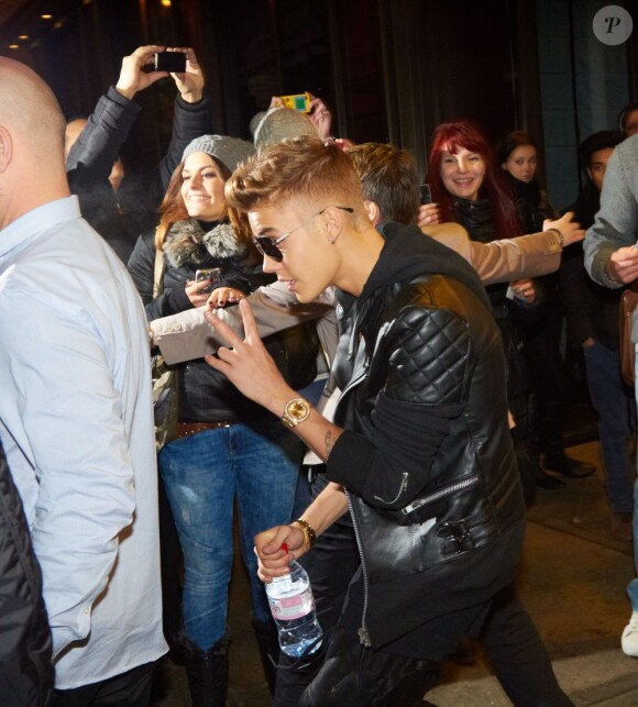 Justin Bieber quitte son hôtel à Vienne, en Autriche, le 30 mars 2013.
