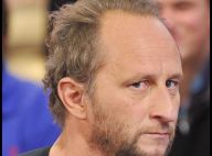 Benoît Poelvoorde : Attaqué et menacé par un lancer de béquille sur un tournage