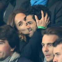 PSG-Barça: Jamel Debbouze et Mélissa, Michaël Youn et Isabelle, in love au stade