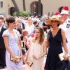 Inès de la Fressange et ses deux filles Nine et Violette d'Urso au mariage du prince Albert à Monaco, le 2 juillet 2011.