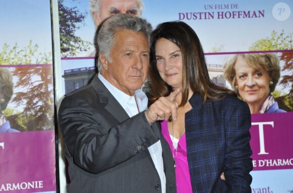 Dustin Hoffman et sa femme Lisa Hoffman lors de la première du film Quartet à Paris, le 26 mars 2013.