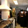 La princesse Mette-Marit de Norvège en visite dans un atelier communautaire à Oslo le 3 avril 2013.