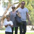 Gwen Stefani, son mari Gavin Rossdale et leur fils Kingston dans les rues de Los Angeles, le 3 avril 2013.