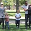 Gwen Stefani, son mari Gavin Rossdale et leurs fils Kingston et Zuma dans un parc de Los Angeles, le 3 avril 2013.