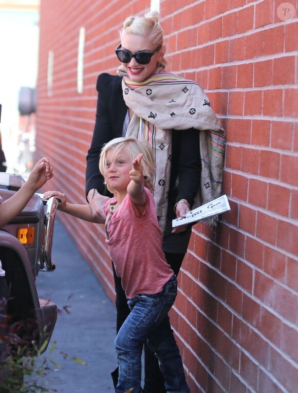 Gwen Stefani avec son fils Zuma dans les rues de Los Angeles, le 3 avril 2013.