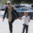 Gwen Stefani et son fils Kingston, dans les rues de Los Angeles, le 3 avril 2013.