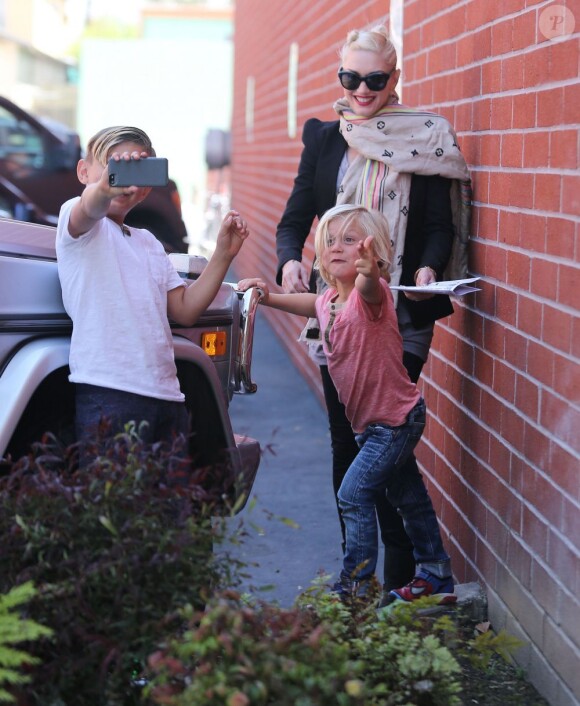 Gwen Stefani et ses deux fils Kingston et Zuma dans les rues de Los Angeles, le 3 avril 2013.