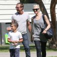 Gwen Stefani, son mari Gavin Rossdale et leur fils Kingston dans les rues de Los Angeles, le 3 avril 2013.