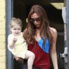 Victoria Beckham emmène ses enfants pour le petit déjeuner au restaurant Jack & Jill's à Beverly Hills, le 4 avril 2013.
