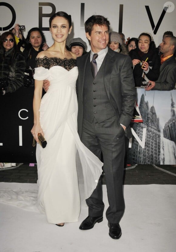 Olga Kurylenko et Tom Cruise pendant la première du film Oblivion à Londres, le 4 avril 2013.