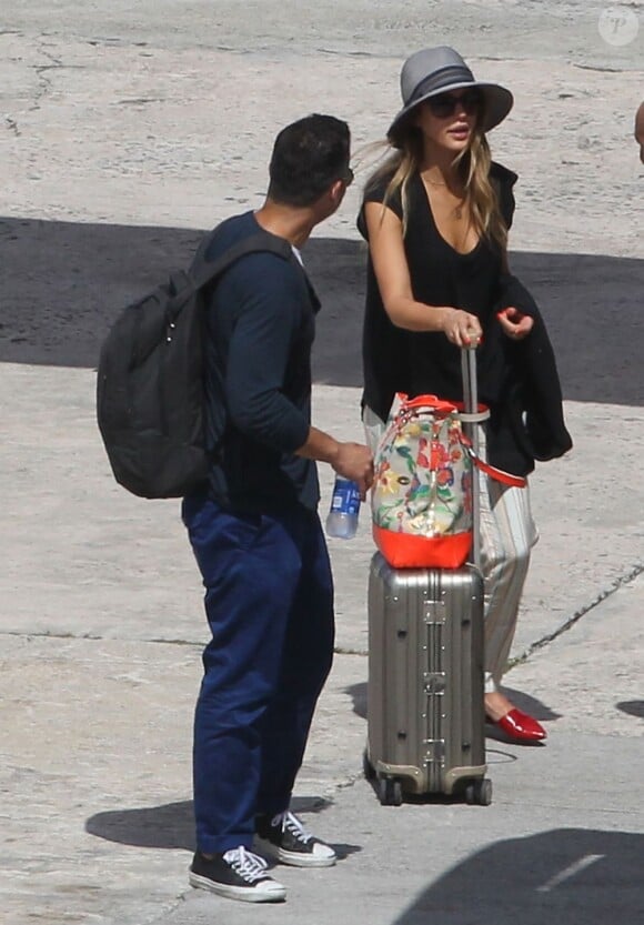 Jessica Alba et Cash Warren arrivent à Saint-Barthélemy le 3 avril 2013.