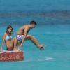 Jessica Alba et Cash Warren en vacances sur une plage de Saint-Barthélemy le 4 avril 2013.