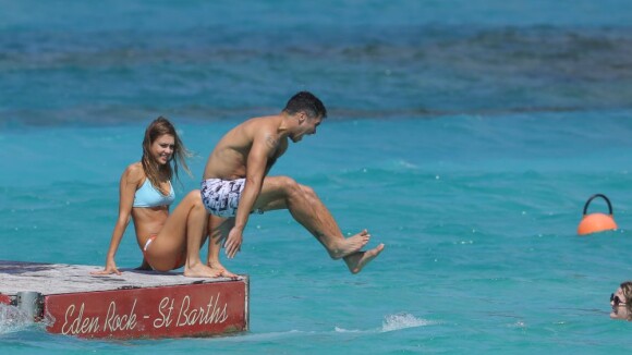 Jessica Alba : Sexy en bikini avec son mari et son amie Nicole Richie