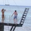 Jessica Alba et Cash Warren font des plongeons à Saint-Barthélemy le 5 avril 2013.