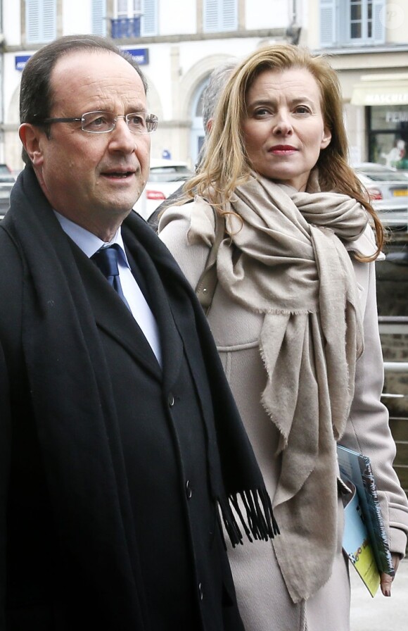 François Hollande et sa compagne Valérie Trierweiler à Tulle, le samedi 6 avril 2013.
