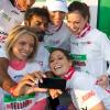 Une photo souvenir avec Satya Oblet pour les Miss Laury Thilleman, Marine Lorphelin, Sylvie Tellier, Laetitia Bleger, au 37e Marathon de Paris, qu'elles ont couru pour Mécénat Chirurgie Cardiaque le 7 avril 2013.
