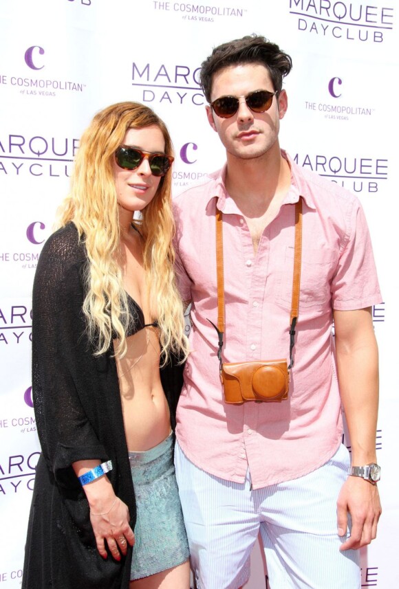Rumer Willis et son petit ami lors de la fête "Marquee Dayclub Season" à l'hôtel Cosmopolitan de Las Vegas, le 6 avril 2013.