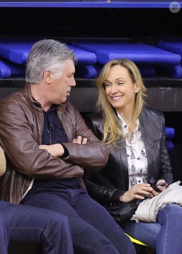 Carlo Ancelotti et sa compagne lors de la 10e édition du Trophée Gol de Letra au stade Marcel Cerdan de Levallois-Perret, le 7 avril 2013.