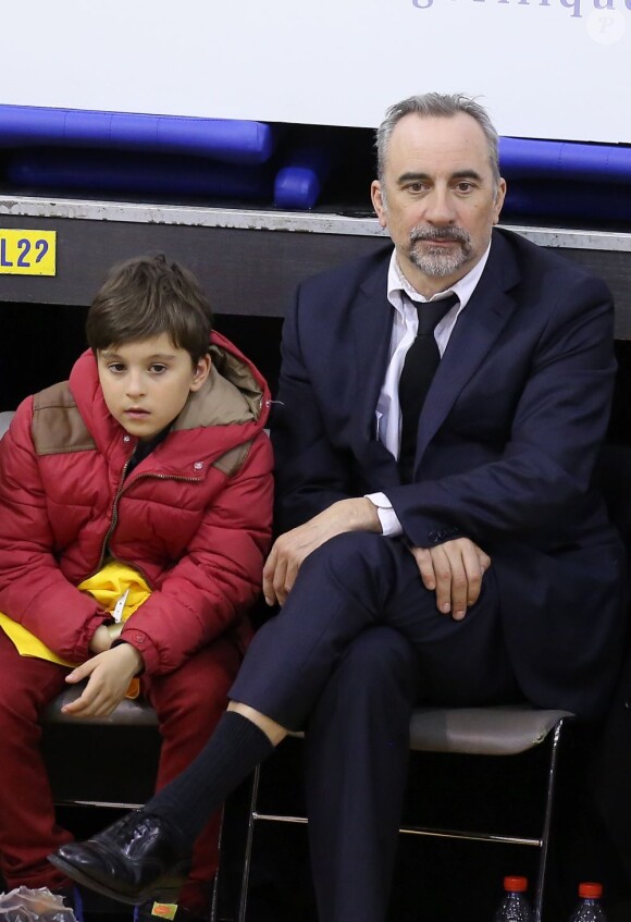 Antoine Dulery et son fils Lucien lors de la 10e édition du Trophée Gol de Letra au stade Marcel Cerdan de Levallois-Perret, le 7 avril 2013.