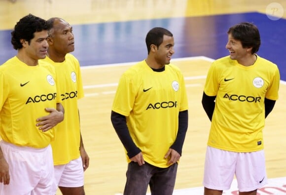 Rai, Antoine Kombouaré, Lucas Moura et Leonardo lors de la 10e édition du Trophée Gol de Letra au stade Marcel Cerdan de Levallois-Perret, le 7 avril 2013.