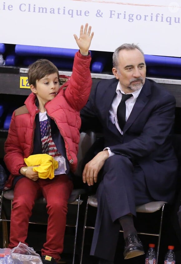 Antoine Dulery et son fils Lucien lors de la 10e édition du Trophée Gol de Letra au stade Marcel Cerdan de Levallois-Perret, le 7 avril 2013.