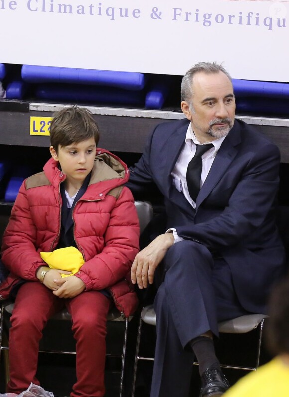 Antoine Dulery et son fils Lucien lors de la 10e édition du Trophée Gol de Letra au stade Marcel Cerdan de Levallois-Perret, le 7 avril 2013.