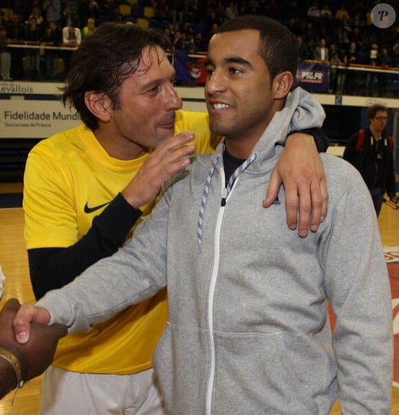 Lucas et Leonardo lors de la 10e édition du Trophée Gol de Letra au stade Marcel Cerdan de Levallois-Perret, le 7 avril 2013.