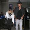 Fergie, enceinte, et son mari Josh Duhamel arrivent à l'aéroport de Los Angeles, le 8 avril 2013.