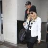 Fergie, enceinte, et son mari Josh Duhamel de retour d'un séjour au Brésil à l'aéroport de Los Angeles, le 8 avril 2013.