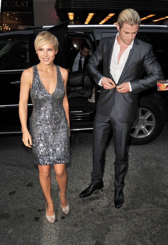 Elsa Pataky sublime et son classieux Chris Hemsworth arrivent en soirée à New York, le 8 avril 2013.