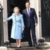 Le Premier ministre David Cameron et la baronne Margaret Thatcher au 10 Downing Street, à Londres le 8 juin 2010.
