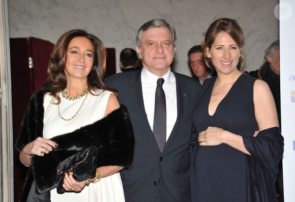 Maud Fontenoy le 9 avril 2013 à l'hôtel de la Marine lors du gala organisée par la navigatrice en l'honneur de sa fondation en compagnie de Sydney Toledano et sa femme Katia