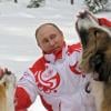 Le président russe Vladimir Poutine avec ses chiens à Moscou, le 24 mars 2013.