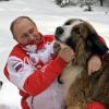 Vladimir Poutine avec ses chiens Yume et Buffy à Moscou, le 24 mars 2013.