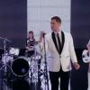 Michael Bublé joue les crooners dans son clip To Love Somebody. Extrait issu de son album To Be Loved.