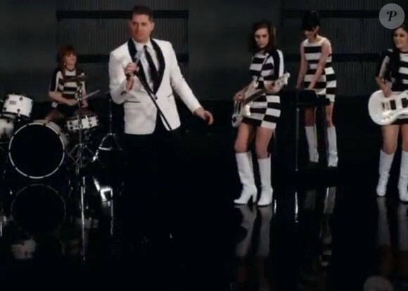 Le chanteur Michael Bublé joue les crooners dans son clip To Love Somebody. Extrait issu de son album To Be Loved.