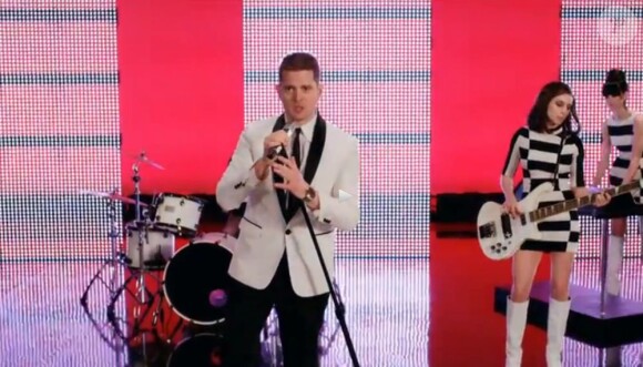 Le chanteur Michael Bublé joue les crooners dans son clip To Love Somebody.