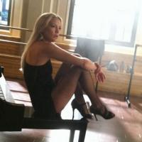 Kate Hudson : Sexy en bas résilles pour faire des misères à Lea Michele
